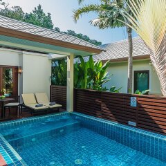 Отель Ravindra Beach Resort And Spa бассейн фото 2