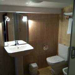 Отель Hostal Adelia ванная