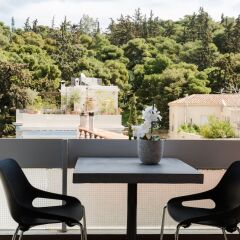 Отель UPSTREET Adorable 2BD Apt near Kallimarmaro Stadium Греция, Афины - отзывы, цены и фото номеров - забронировать отель UPSTREET Adorable 2BD Apt near Kallimarmaro Stadium онлайн балкон