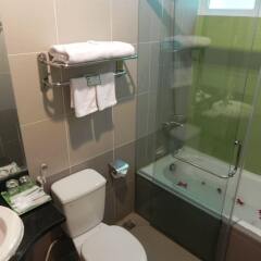 Отель DMZ Hotel Вьетнам, Хюэ - отзывы, цены и фото номеров - забронировать отель DMZ Hotel онлайн ванная