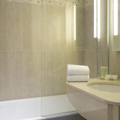 Отель Best Western Au Trocadero Франция, Париж - 1 отзыв об отеле, цены и фото номеров - забронировать отель Best Western Au Trocadero онлайн ванная фото 2