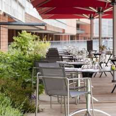 Отель Marriott Lyon Cité Internationale Франция, Лион - отзывы, цены и фото номеров - забронировать отель Marriott Lyon Cité Internationale онлайн бассейн