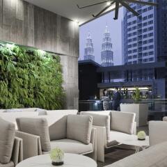 Отель Fraser Residence Kuala Lumpur гостиничный бар