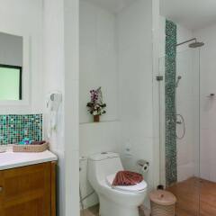 Отель Phi Phi Long Beach Resort & Villa ванная