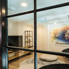 Travel Light Hostel Pattaya балкон