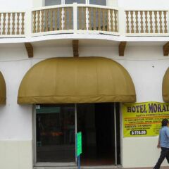 Hotel Morales Inn бассейн