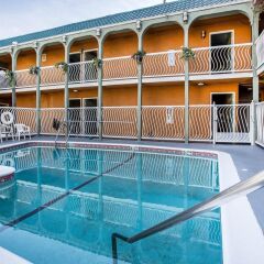 Отель Rodeway Inn Hollywood США, Лос-Анджелес - 1 отзыв об отеле, цены и фото номеров - забронировать отель Rodeway Inn Hollywood онлайн бассейн фото 2