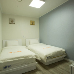 Отель Myeongdong Sunshine Guesthouse Южная Корея, Сеул - отзывы, цены и фото номеров - забронировать отель Myeongdong Sunshine Guesthouse онлайн сейф в номере