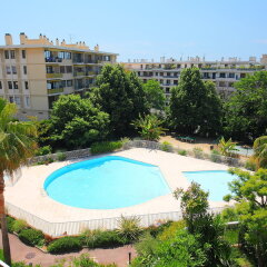 Отель Le Jardin Des Iris бассейн
