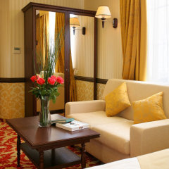 Гостиница Компасс Отель в Геленджике 4 отзыва об отеле, цены и фото номеров - забронировать гостиницу Компасс Отель онлайн Геленджик комната для гостей фото 8