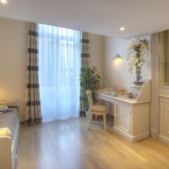 Отель Hôtel Vendôme в номере