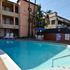 Отель Rodeway Inn Convention Center США, Лос-Анджелес - отзывы, цены и фото номеров - забронировать отель Rodeway Inn Convention Center онлайн бассейн фото 2