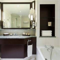 Paris Marriott Champs Elysees Hotel Париж ванная
