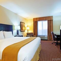Holiday Inn Express Hotel & Suites Ozona Озона комната для гостей