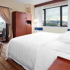 Отель Four Points by Sheraton Long Island City комната для гостей