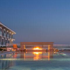 Evolutee Hotel бассейн фото 3