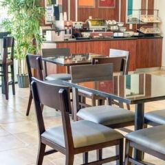 Отель Comfort Inn & Suites Near Universal - N. Hollywood - Burbank гостиничный бар