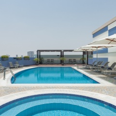 Coral Dubai Deira Hotel бассейн