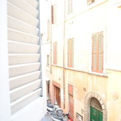 Отель Dreaming Navona Rooms парковка