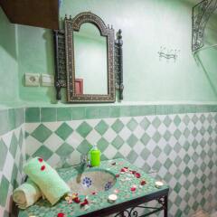 Отель Riad Dar Guennoun Марокко, Фес - отзывы, цены и фото номеров - забронировать отель Riad Dar Guennoun онлайн ванная