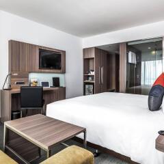 Отель Novotel Bangkok Silom Road комната для гостей фото 4