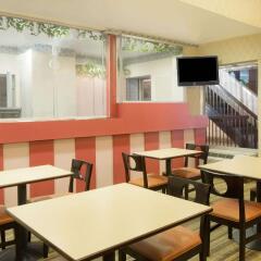 Отель Howard Johnson by Wyndham Washington DC питание
