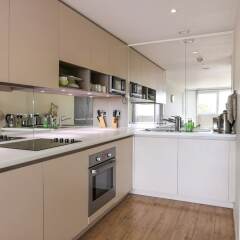 Отель Greenwich Two Bed Flat, with Pool &Parking в номере