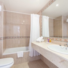 Отель FERGUS Style Cala Blanca Suites ванная