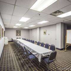 Отель Comfort Inn & Suites Downtown Edmonton с домашними животными