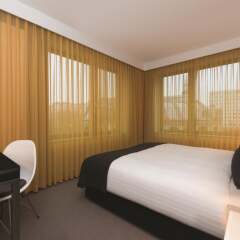 Отель Adina Apartment Hotel Berlin Hackescher Markt Германия, Берлин - 2 отзыва об отеле, цены и фото номеров - забронировать отель Adina Apartment Hotel Berlin Hackescher Markt онлайн комната для гостей фото 5