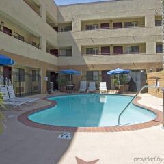 Отель Travelodge Chatsworth США, Лос-Анджелес - отзывы, цены и фото номеров - забронировать отель Travelodge Chatsworth онлайн бассейн фото 2