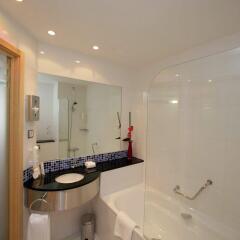 Отель Holiday Inn Express Barcelona City 22@ ванная