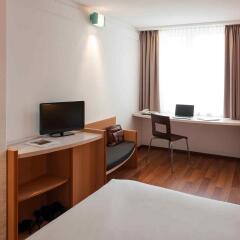 Отель ibis Nürnberg Hauptbahnhof Германия, Нюрнберг - 1 отзыв об отеле, цены и фото номеров - забронировать отель ibis Nürnberg Hauptbahnhof онлайн удобства в номере фото 2