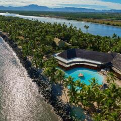 DoubleTree Resort by Hilton Hotel Fiji - Sonaisali Island пляж