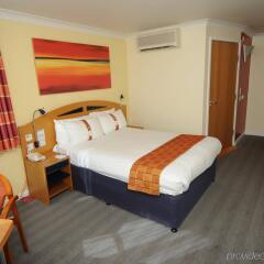 Отель Holiday Inn Express Glasgow Airport Великобритания, Пейсли - отзывы, цены и фото номеров - забронировать отель Holiday Inn Express Glasgow Airport онлайн комната для гостей