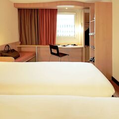 Отель ibis Lyon Part Dieu Les Halles Франция, Лион - отзывы, цены и фото номеров - забронировать отель ibis Lyon Part Dieu Les Halles онлайн сейф в номере