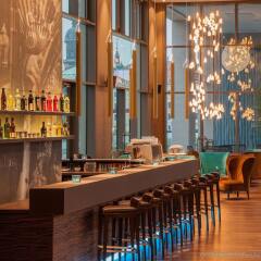 Отель Motel One Dresden am Zwinger гостиничный бар