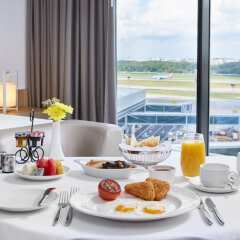 Отель Crowne Plaza Changi Airport в номере фото 2