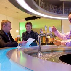 Отель Novotel Zurich Airport Messe гостиничный бар