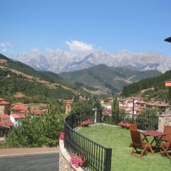 Отель Apartamentos La MontaÑa Тресвисо