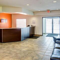 Отель Travelodge Southampton Central интерьер отеля