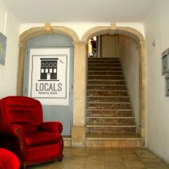 Locals Hostel & Suites интерьер отеля
