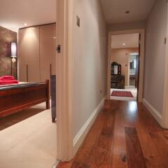Отель Lovely 2 Bed Flat in Warren Street интерьер отеля