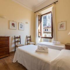 Отель Charming 2bed Apt Overlooking Duomo Италия, Флоренция - отзывы, цены и фото номеров - забронировать отель Charming 2bed Apt Overlooking Duomo онлайн комната для гостей фото 2