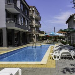 Отель Radina Family Hotel Болгария, Равда - отзывы, цены и фото номеров - забронировать отель Radina Family Hotel онлайн бассейн фото 2