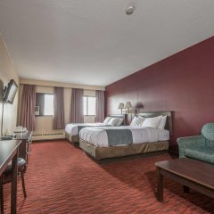 Argyll Plaza Hotel in Edmonton, Canada from 78$, photos, reviews - zenhotels.com guestroom