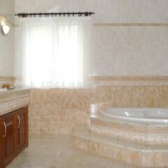 Отель With 3 Bedrooms in Caloura, With Furnished Terrace and Wifi Португалия, Агуа-де-Пау - отзывы, цены и фото номеров - забронировать отель With 3 Bedrooms in Caloura, With Furnished Terrace and Wifi онлайн ванная