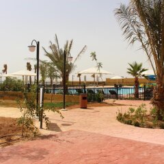 Отель Grand East Hotel - Resort & Spa Dead Sea Иордания, Сваймех - отзывы, цены и фото номеров - забронировать отель Grand East Hotel - Resort & Spa Dead Sea онлайн спортивное сооружение