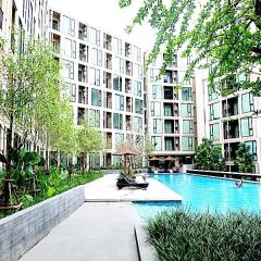 Отель The Base Residence Phuket Town by Moni бассейн