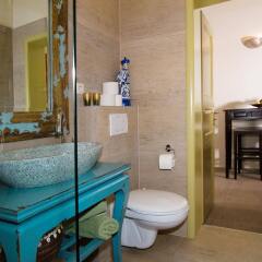 Апартаменты The Rooms Apartments ванная